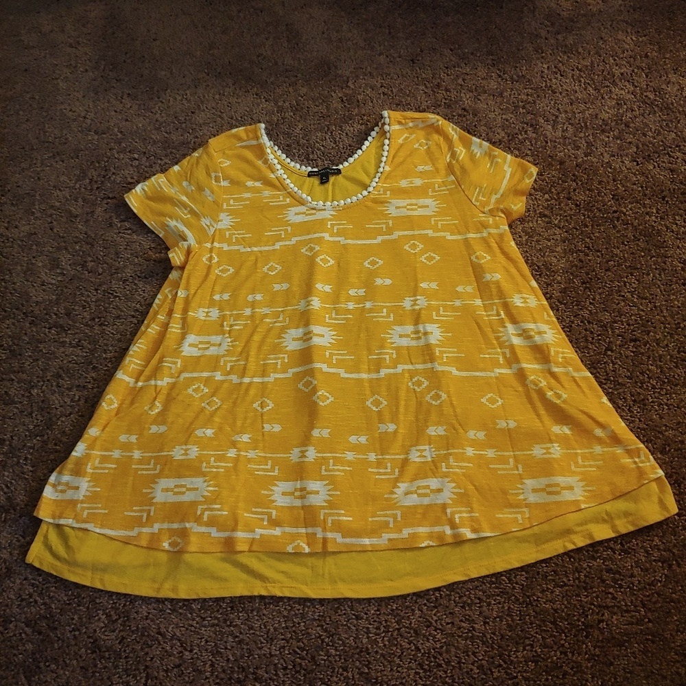 Signature 1 studio yellow/gold/while cute top